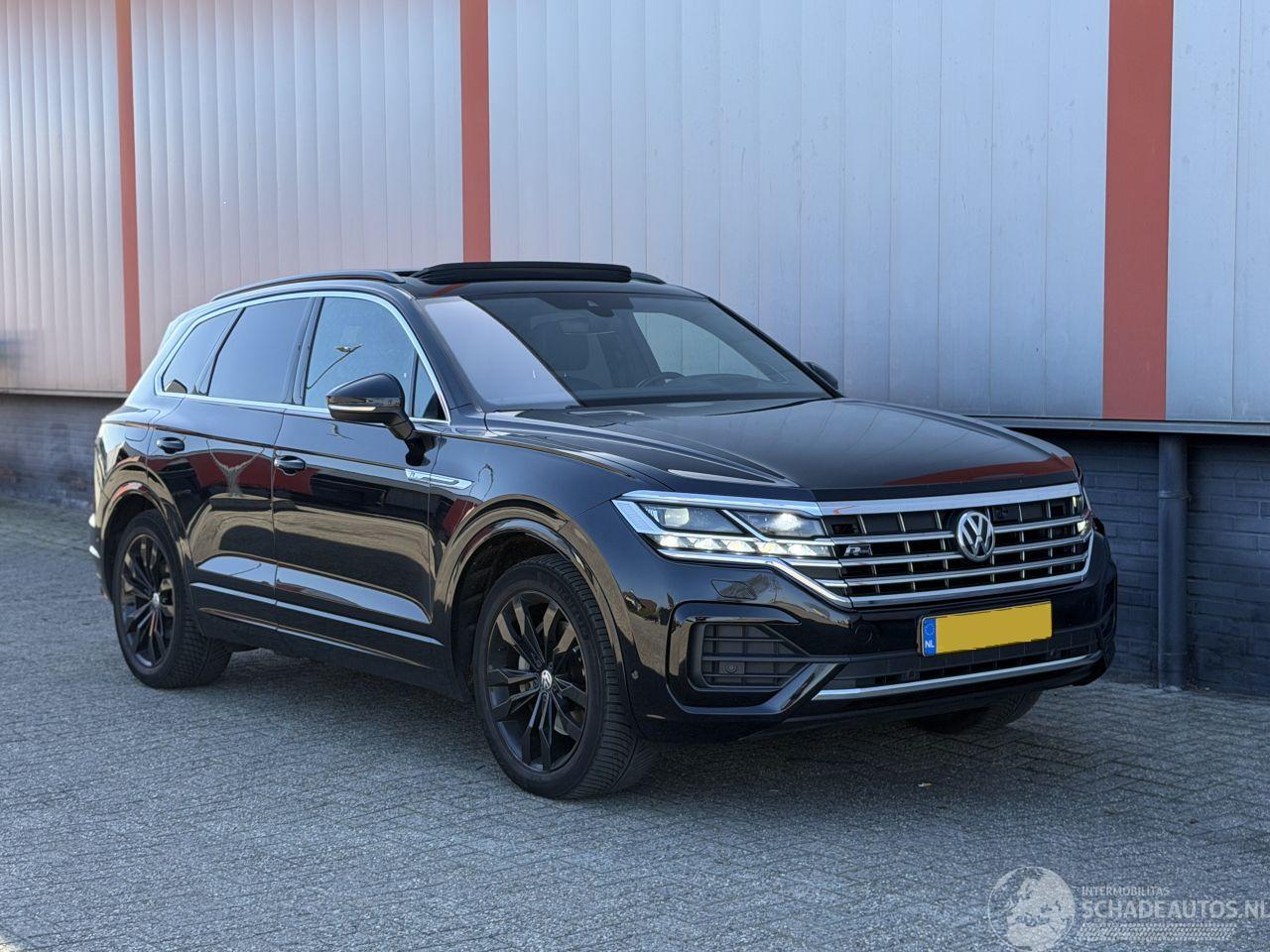 Volkswagen Touareg 3.0 TDI R Line BLACK