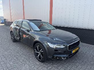 Unfallwagen Volvo V-90 V90 Cross Country 2.0 D5 AWD PRO 2019/1