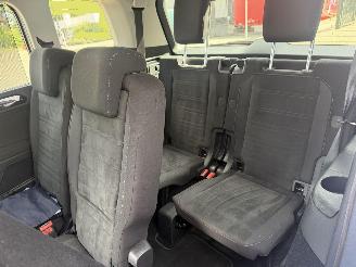 Volkswagen Touran 1.2 TSI R Line 7 PERS NAP! picture 12