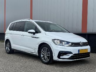 Unfallwagen Volkswagen Touran 1.2 TSI R Line 7 PERS NAP! 2019/1