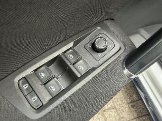 Volkswagen Touran 1.2 TSI R Line 7 PERS NAP! picture 11