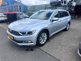 Unfallwagen Volkswagen Passat 1.6 TDI / DSG 2018/1