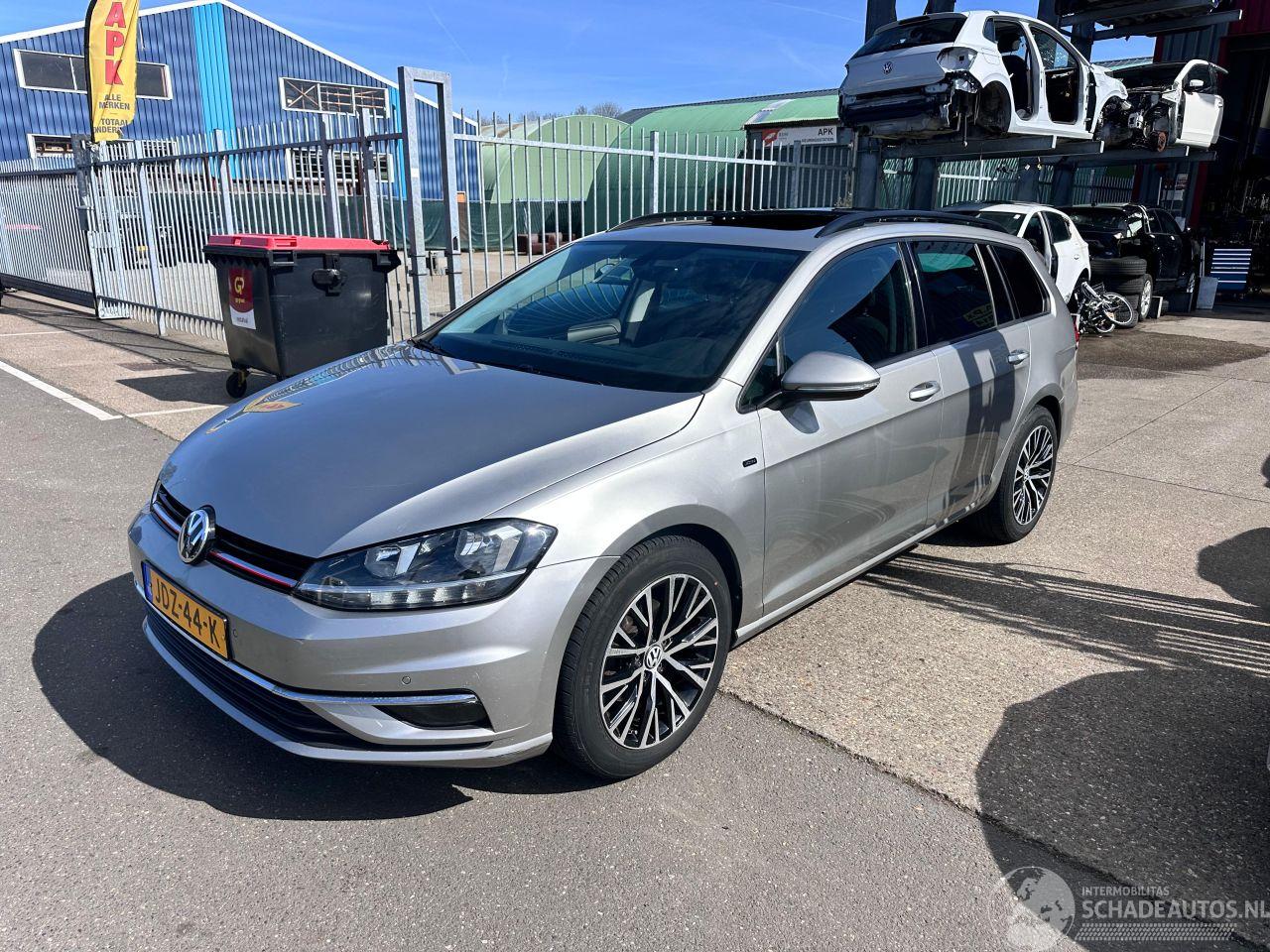 Volkswagen Golf 1.0 TSI / DSG / PANO /
