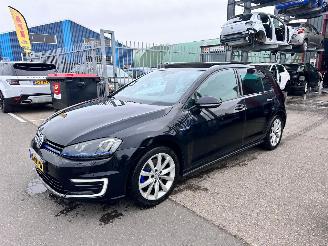 Schadeauto Volkswagen Golf 1.4 TSI / GTE / DSG / PANO 2016/10