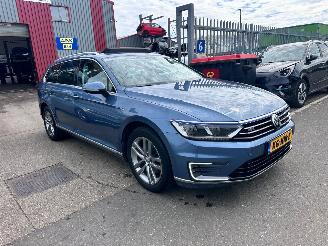 Unfallwagen Volkswagen Passat 1.4 TSI / GTE / DSG / PANO / LEER 2016/9