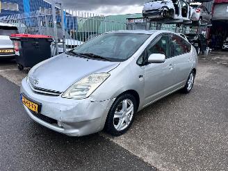 Vaurioauto  passenger cars Toyota Prius 1.5 VVT-i 2005/8