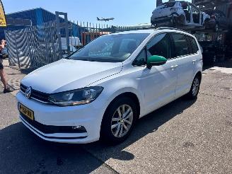 Voiture accidenté Volkswagen Touran 1.0 TSI 7 PERSOON 2019/6