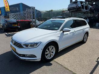 krockskadad bil auto Volkswagen Passat 1.4 TSI / DSG / PANO / LEER / VOLLE AUTO 2016/1