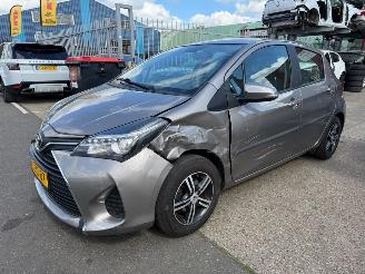 uszkodzony samochody osobowe Toyota Yaris 1.0 VVT-i 2014/10