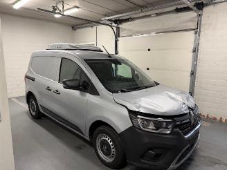 Damaged car Renault Kangoo AUTOMATIC 2024/2