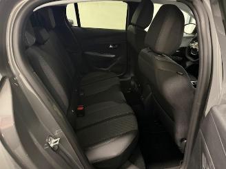 Peugeot 208  picture 14