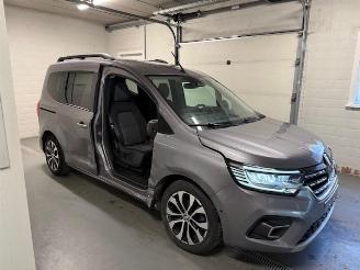 krockskadad bil auto Renault Kangoo  2023/7