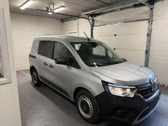 uszkodzony samochody osobowe Renault Kangoo  2024/2