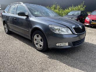uszkodzony samochody osobowe Skoda Octavia 1.6 tdi 77kw 2011/6