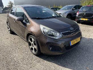 Kia Rio 1.2 tdi 5drs picture 4
