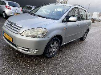 skadebil auto Toyota Avensis-verso 2.0 aut 6pers. 2003/1