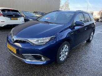 Unfallwagen Toyota Auris 1.8 hybrid 2015/12