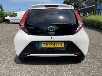 krockskadad bil auto Toyota Aygo 5drs airco 2018/8