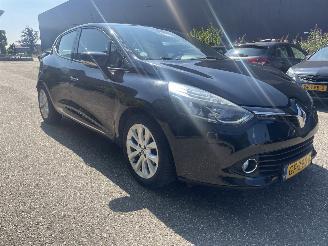uszkodzony samochody osobowe Renault Clio 1.5dci 2015/10
