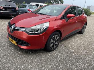 krockskadad bil auto Renault Clio 0.9T 5DRS 2013/12