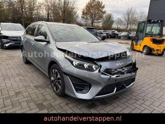 krockskadad bil auto Kia Cee d Ceed Sportswagon Plug-in Hybrid Business Line 2023/12