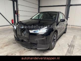 Damaged car BMW iX 40 xDrive 77KWH 240KW Leder Navi LED 2023/4
