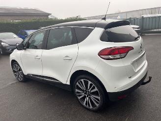 skadebil auto Renault Mégane Scénic INITIALE 2018/1