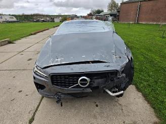 skadebil bedrijf Volvo V-60 V60 II (ZW), Combi, 2018 2.0 B4 16V Mild Hybrid Geartronic 2021/2
