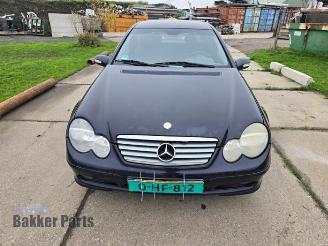 Vrakbiler auto Mercedes C-klasse C Sportcoupe (C203), Hatchback, 2000 / 2008 1.8 C-200K 16V 2003/5