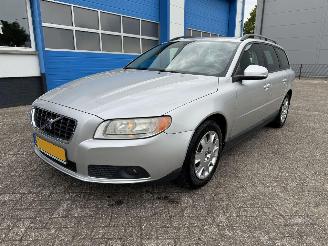 Volvo V-70 2.5 T   AUTOMAAT picture 2
