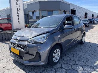 damaged passenger cars Hyundai I-10 1.0i Comfort 2019/1
