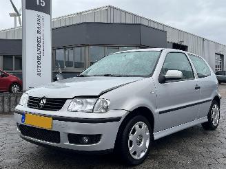 krockskadad bil auto Volkswagen Polo 1.4-16V Trendline 2000/1