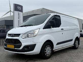 skadebil motor Ford Transit Custom 270 2.2 TDCI L1H1 Trend 2015/10
