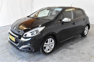 Peugeot 208 1.2 PureT. Signature picture 3