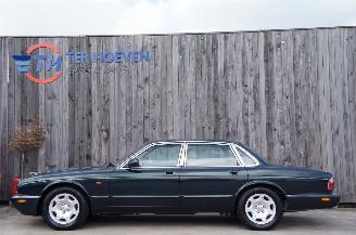 krockskadad bil auto Jaguar XJ Sovereign 3.2 V8 Airco Navi Cruise 174KW 2000/5