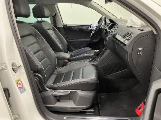 Volkswagen Tiguan 2.0 TDI DSG R-Line Panoramadak Navi Clima picture 9