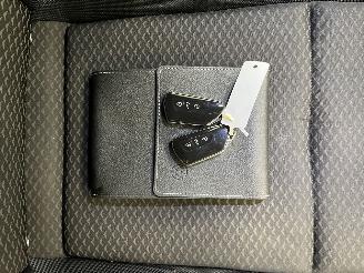 Volkswagen Golf 2.0 TDI 5-drs Navi Clima picture 13