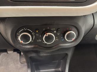 Renault Twingo 1.0SCE 52kW Collection picture 26