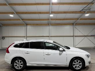 krockskadad bil auto Volvo V-60 2.0T4 140kW Ocean Race Clima Camera 2016/3