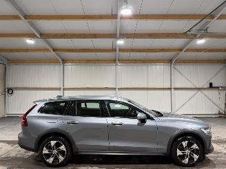 krockskadad bil auto Volvo V-60 2.0B5 184kW Automaat AWD Pro 2021/2