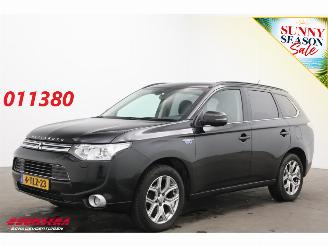 Damaged car Mitsubishi Outlander 2.0 PHEV Instyle 4WD Leder Schuifdak Navi Clima Cruise SHZ AHK 2014/3