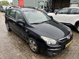 Hyundai I-30 CW  1.4i Blue Dynamic Bns picture 3