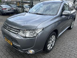 Damaged car Mitsubishi Outlander 2.0 PluginHybrid Instyle  Automaat 2014/4