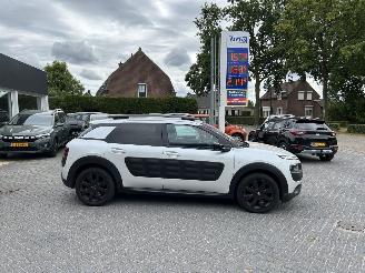damaged passenger cars Citroën C4 cactus 1.2 Pure Tech Shine 2015/7