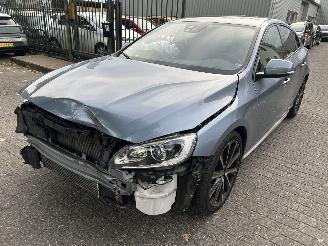 skadebil auto Volvo S-60 2.0    ( Schuifdak,Leer )  108845 KM 2017/11