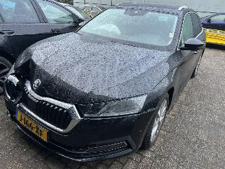 skadebil auto Skoda Octavia Combi 1.5 TSI  Greentech First Edition 2020/11