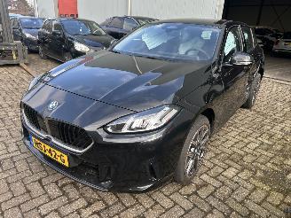 Damaged car BMW 1-serie 120  Automaat   ( 4457 Km )   nieuw prijs 45000,00 2025/6