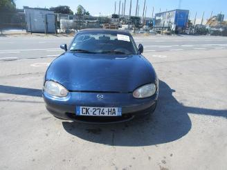damaged passenger cars Mazda MX-5 MIATA 2000/4