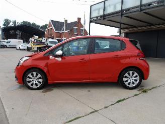 Peugeot 208  picture 8