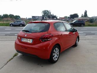 Peugeot 208  picture 5